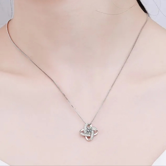 Lucky Clover Moissanite Necklace - Picture 3 of 5